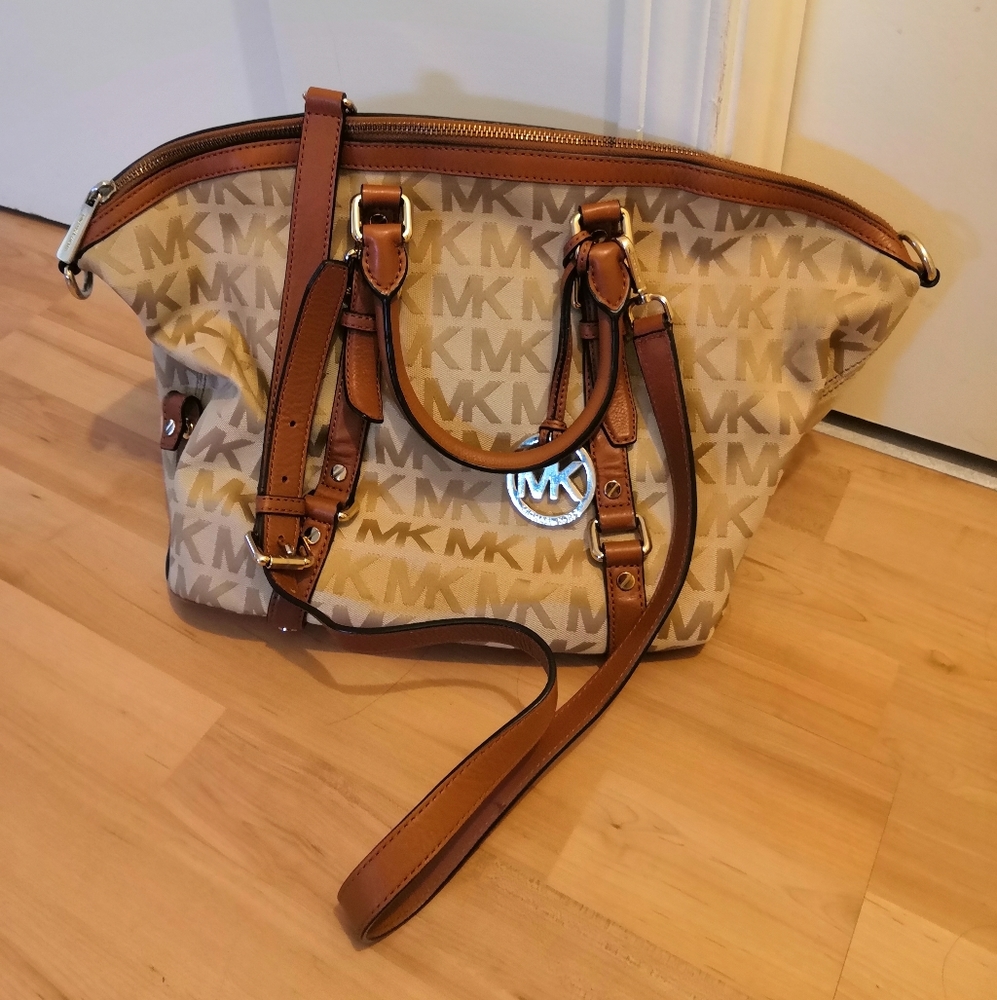 Micheal Kors two way purse